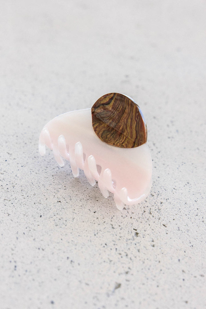 Creme Caramel Hair Claw Pink