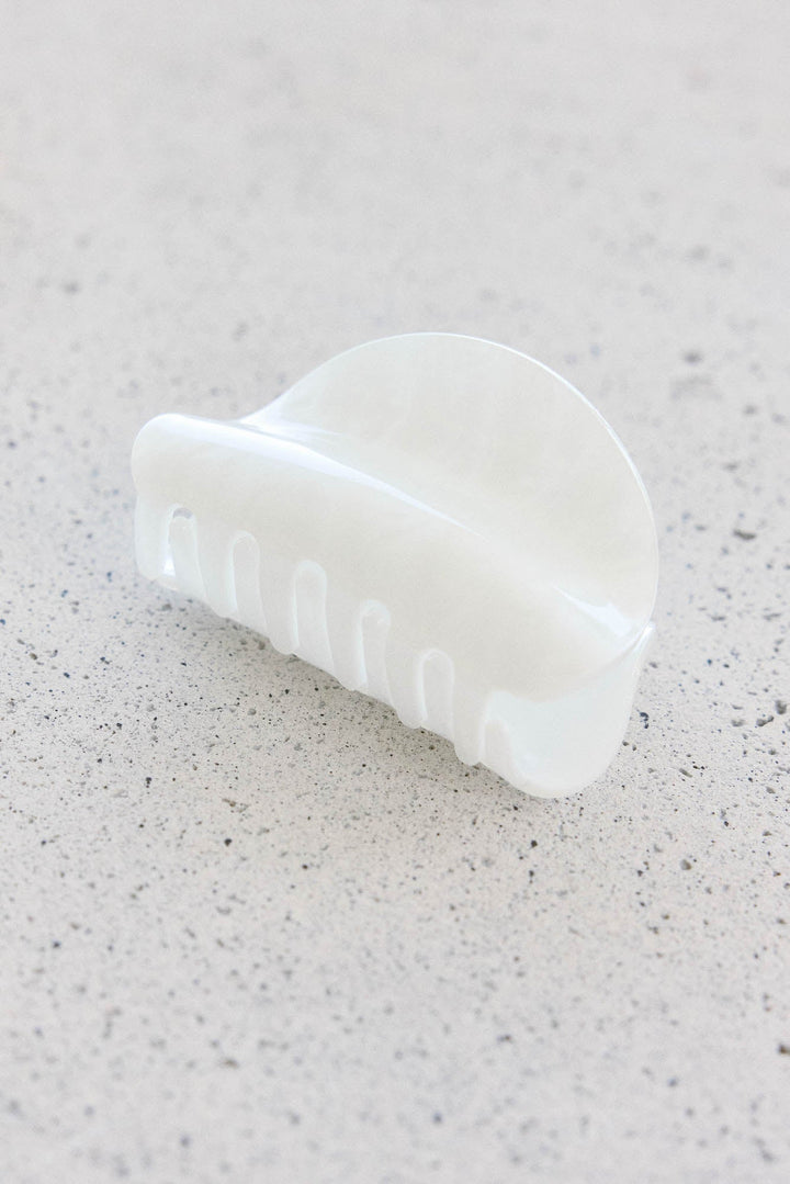 Wave To Earth Hair Claw White